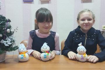 Новогодняя игрушка «Снеговик из носка».