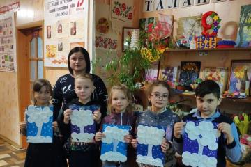 Изготовление аппликации из ватных дисков «Зимний лес».