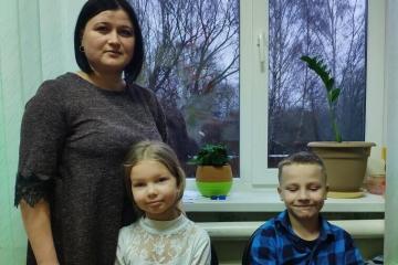 Изготовление зимней поделки «Снеговики – неваляшки».