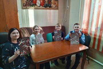 Второе творческое занятие, посвящённое изготовлению аппликации из воздушного пластилина «Снегири».