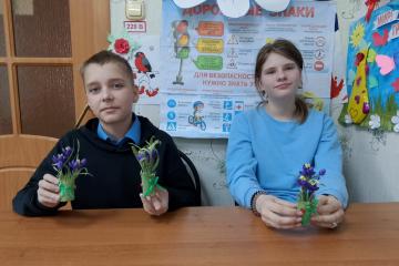 Поделки – крокусы из фисташковых скорлупок.