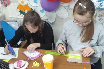 Изготовление открыток к Международному женскому дню «Нашим милым и любимым».