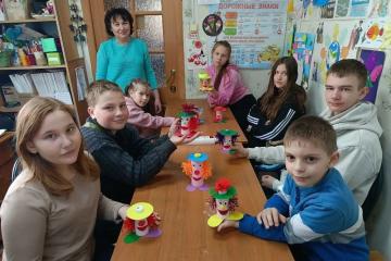 Поделка – "Клоуны из подручного материала"